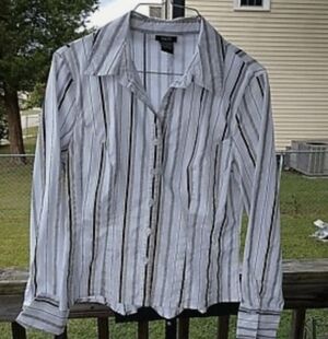 Rue 21 Ladies Fitted Button Down Front Size large Blouse
